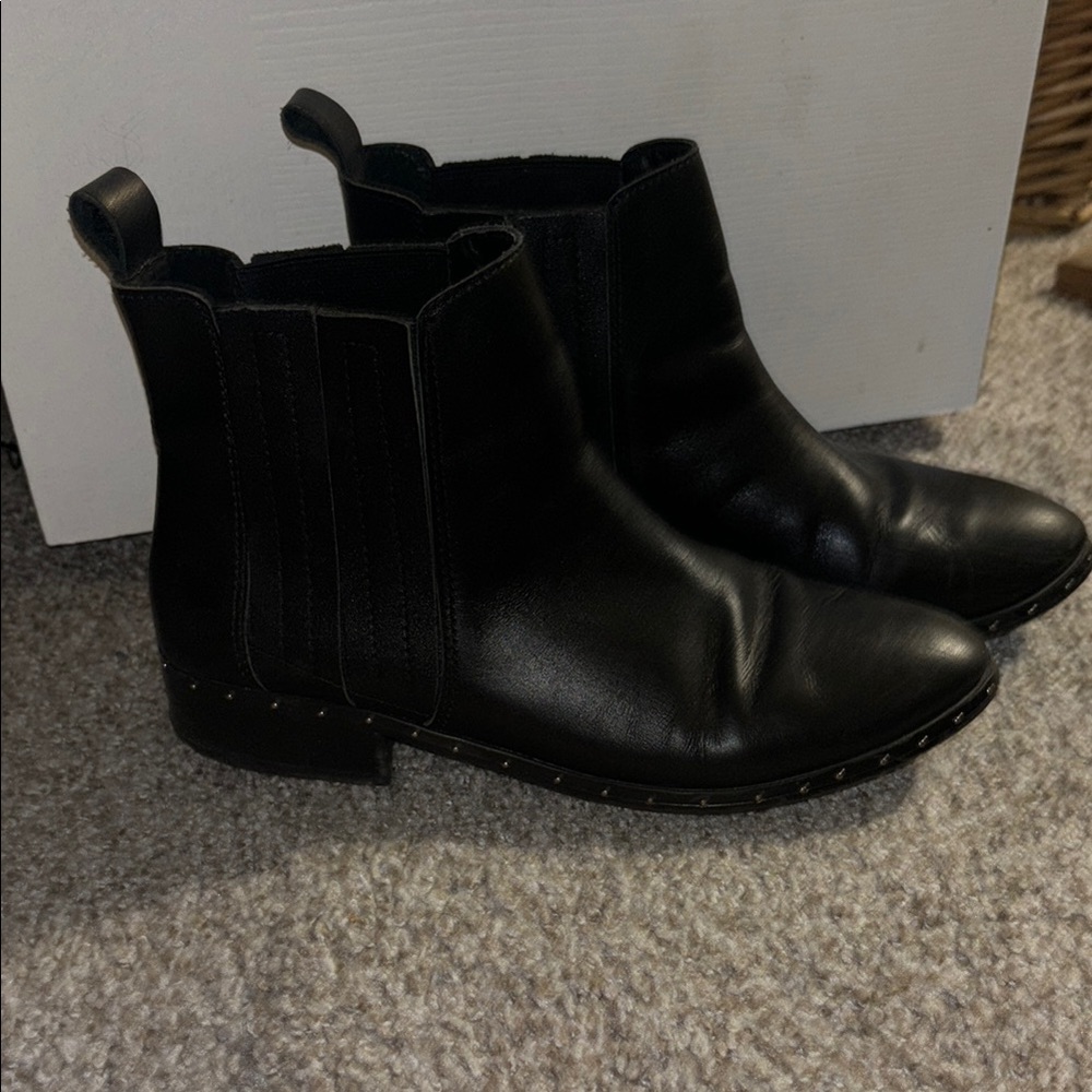 Steve Madden Black Leather Chelsea boots